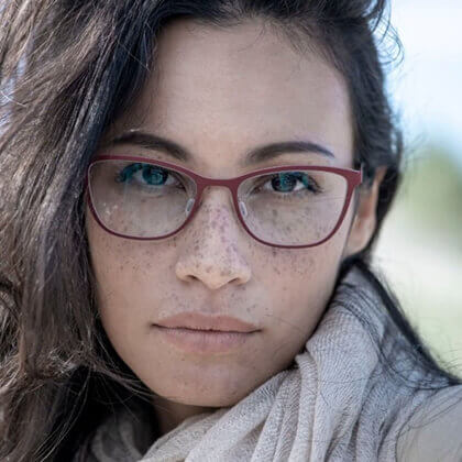 Woman with blackfin frames